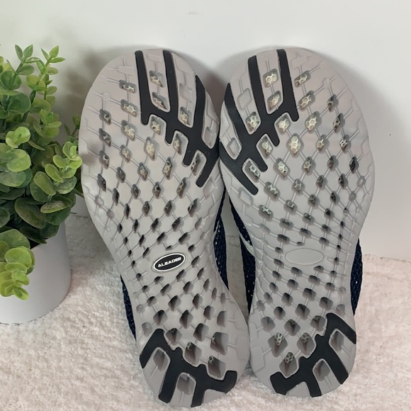 Aleader Adventure navy blue/white trim mesh (water shoe) sneaker size 9 - Picture 5 of 13